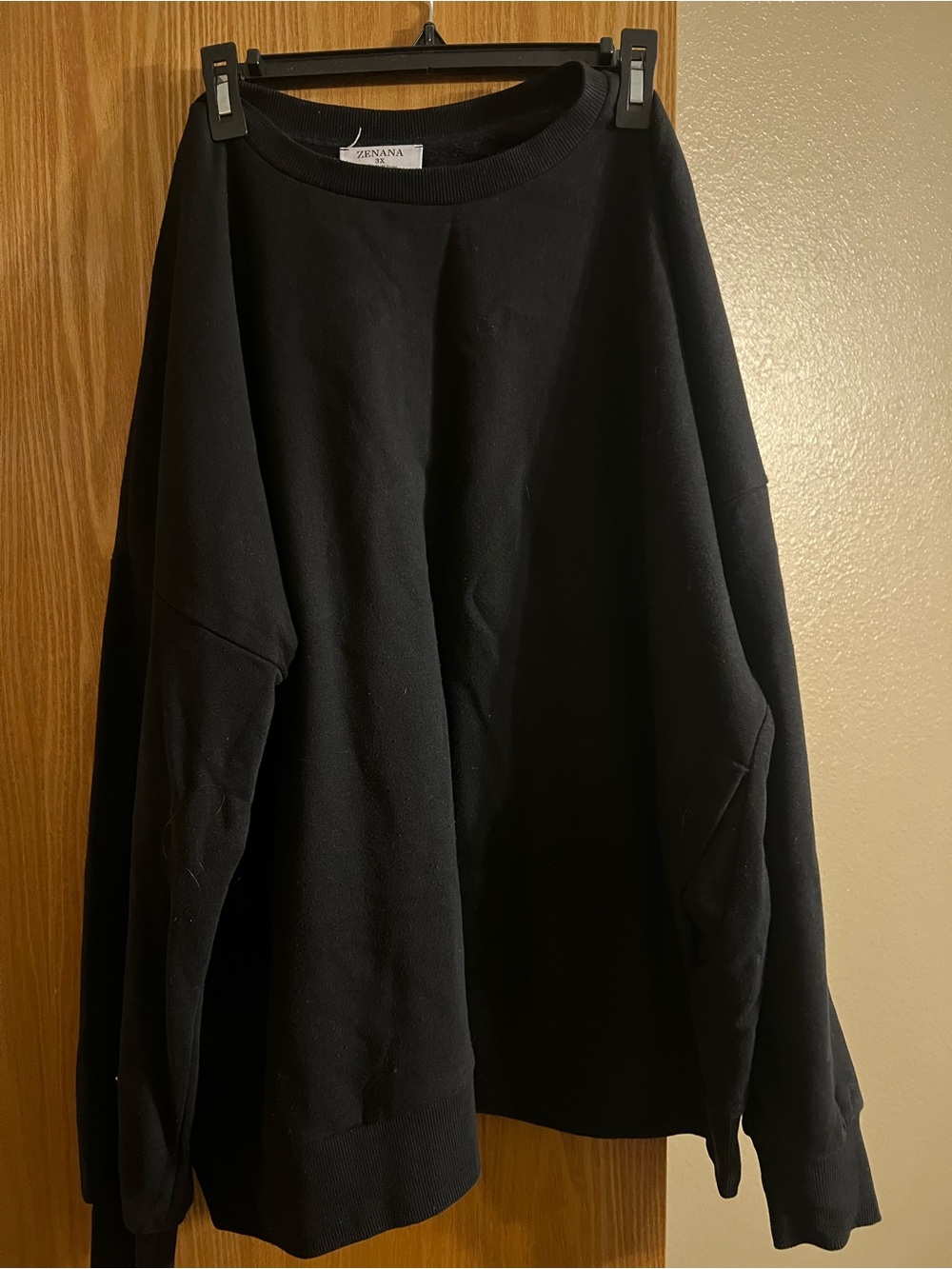 Zenana Outfitters Black Crewneck Pullover Sweatshirt